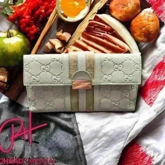 Authentic Gucci Long Wallet. Excellent condition. Bone and Tan Gucci with COA - Picture 1 of 16
